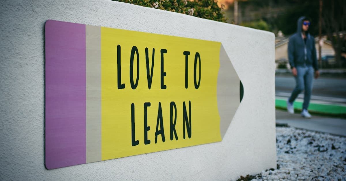 Maximizing Learning Outcomes: Best Practices for Integrating LLMs in Programming Education